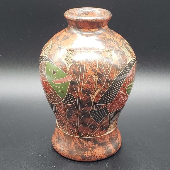 Nicaraguan Carved & Etched Fish Terracotta Folk Art Vase - Picture 6 of 9